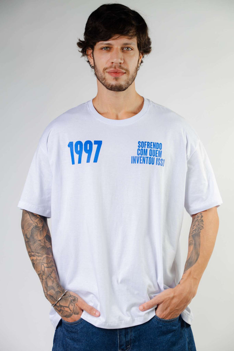 T-SHIRT SOFRENDO COM QUEM INVENTOU ISSO - AZUL