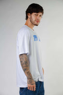 T-SHIRT SOFRENDO COM QUEM INVENTOU ISSO - AZUL