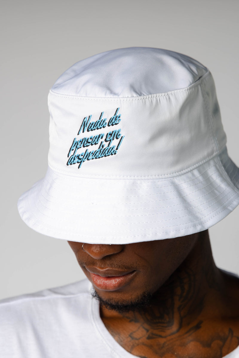 BUCKET HAT SORRISO EU GOSTO NO PAGODE - BRANCO