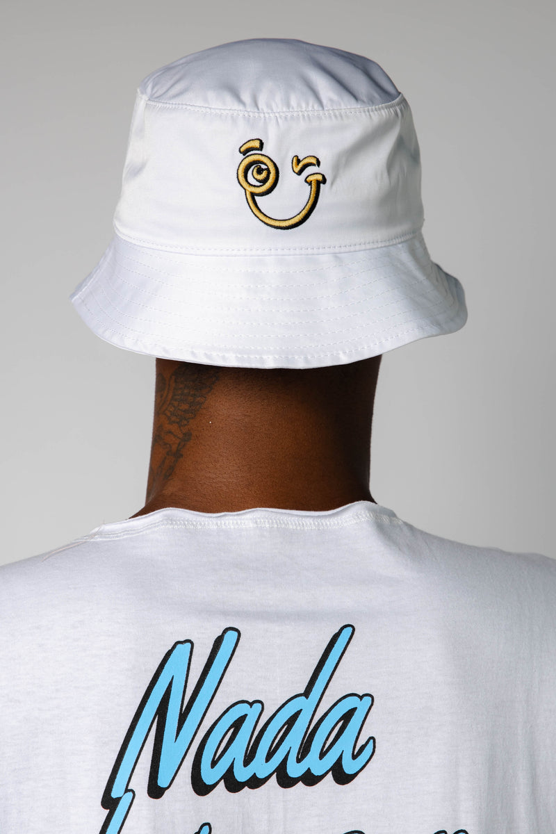 BUCKET HAT SORRISO EU GOSTO NO PAGODE - BRANCO