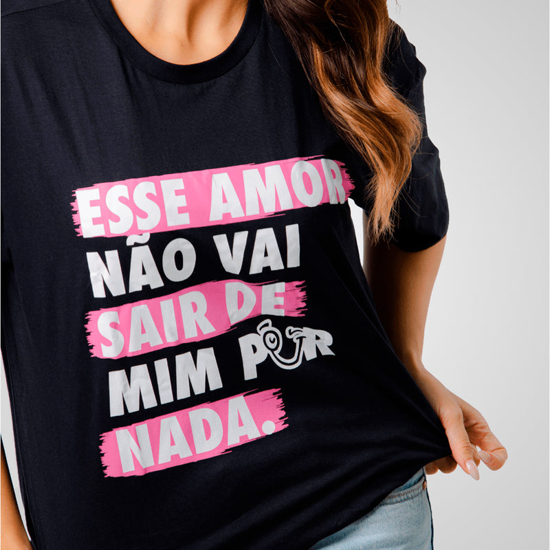 T-SHIRT ESSE AMOR NÃO SAI DE MIM - PRETO